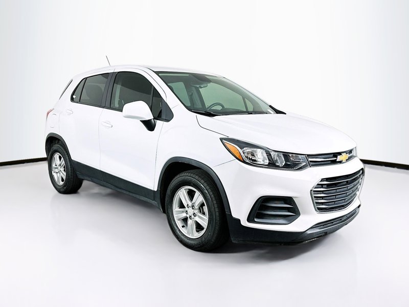 2022 Chevrolet Trax LS's photo