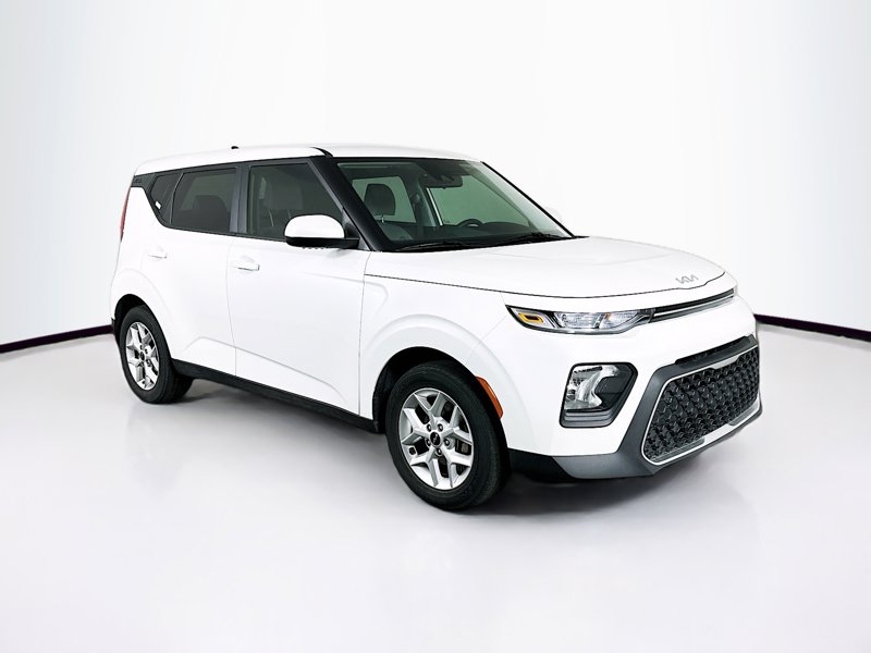 2022 Kia Soul LX's photo
