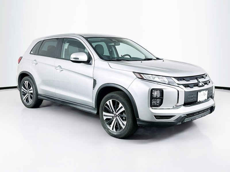 2025 Mitsubishi Outlander SE's photo