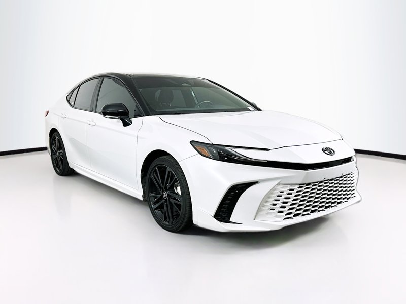 2025 Toyota Camry XSE Hybrid's photo