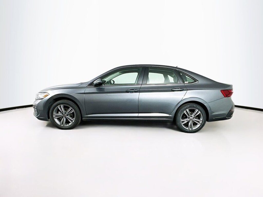 Used 2024 Volkswagen Jetta SE SE Auto