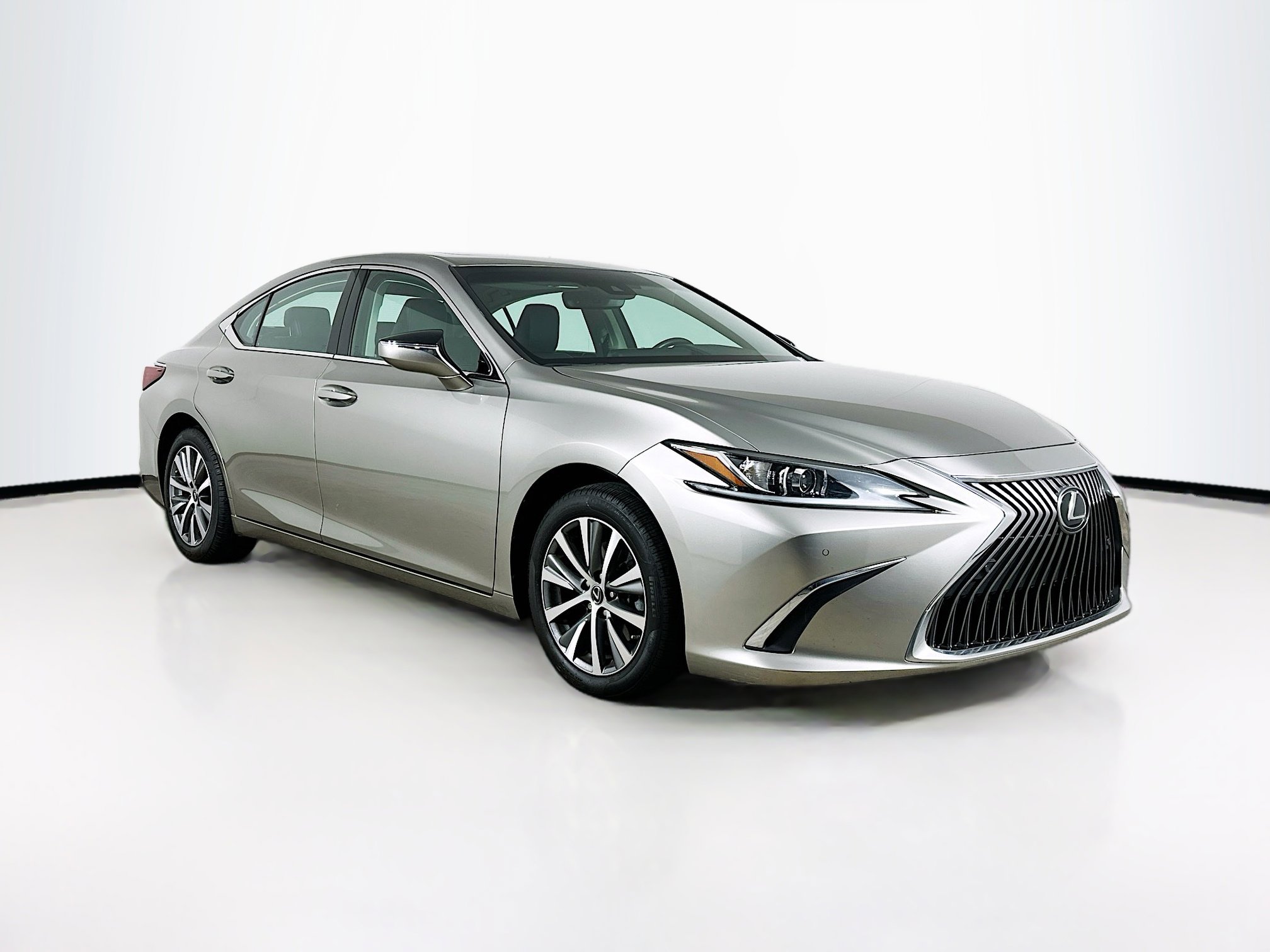 2021 Lexus ES 350's photo