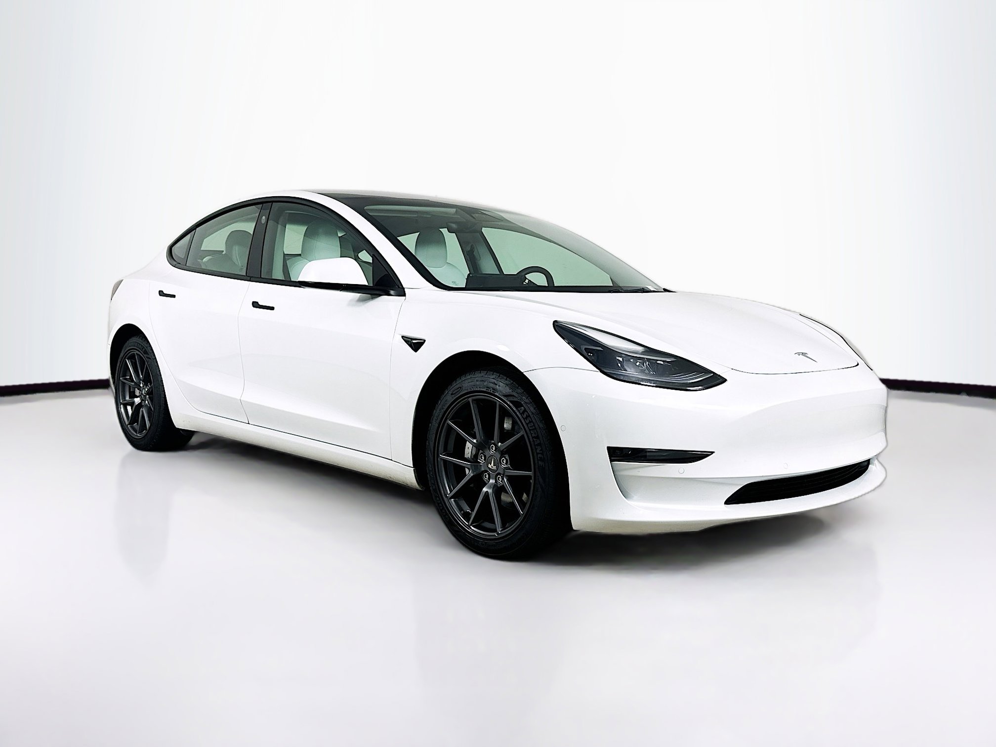 2022 Tesla Model 3 Standard Range Plus's photo
