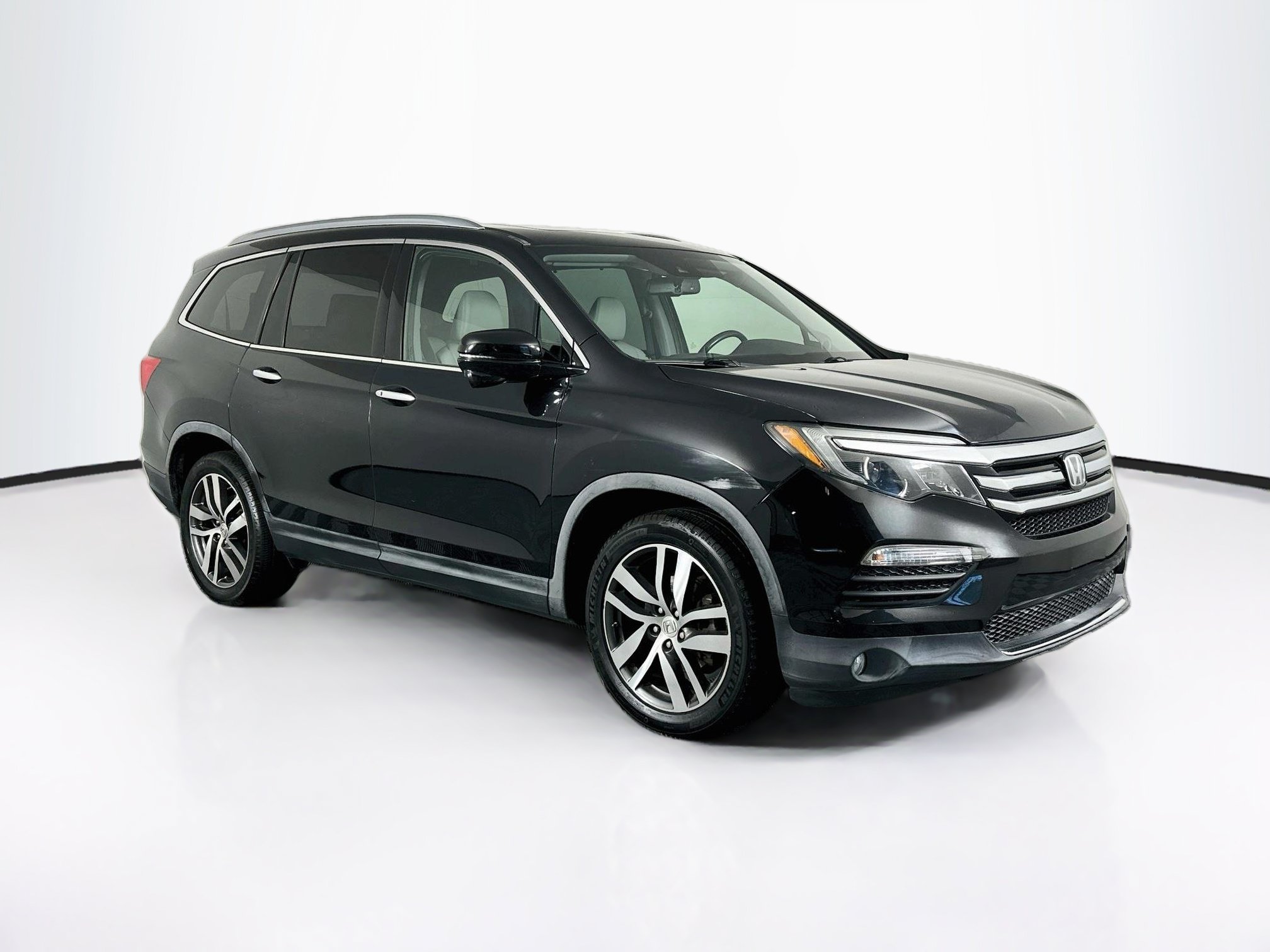 Used 2016 Honda Pilot Touring AWD Touring w/RES & Navi