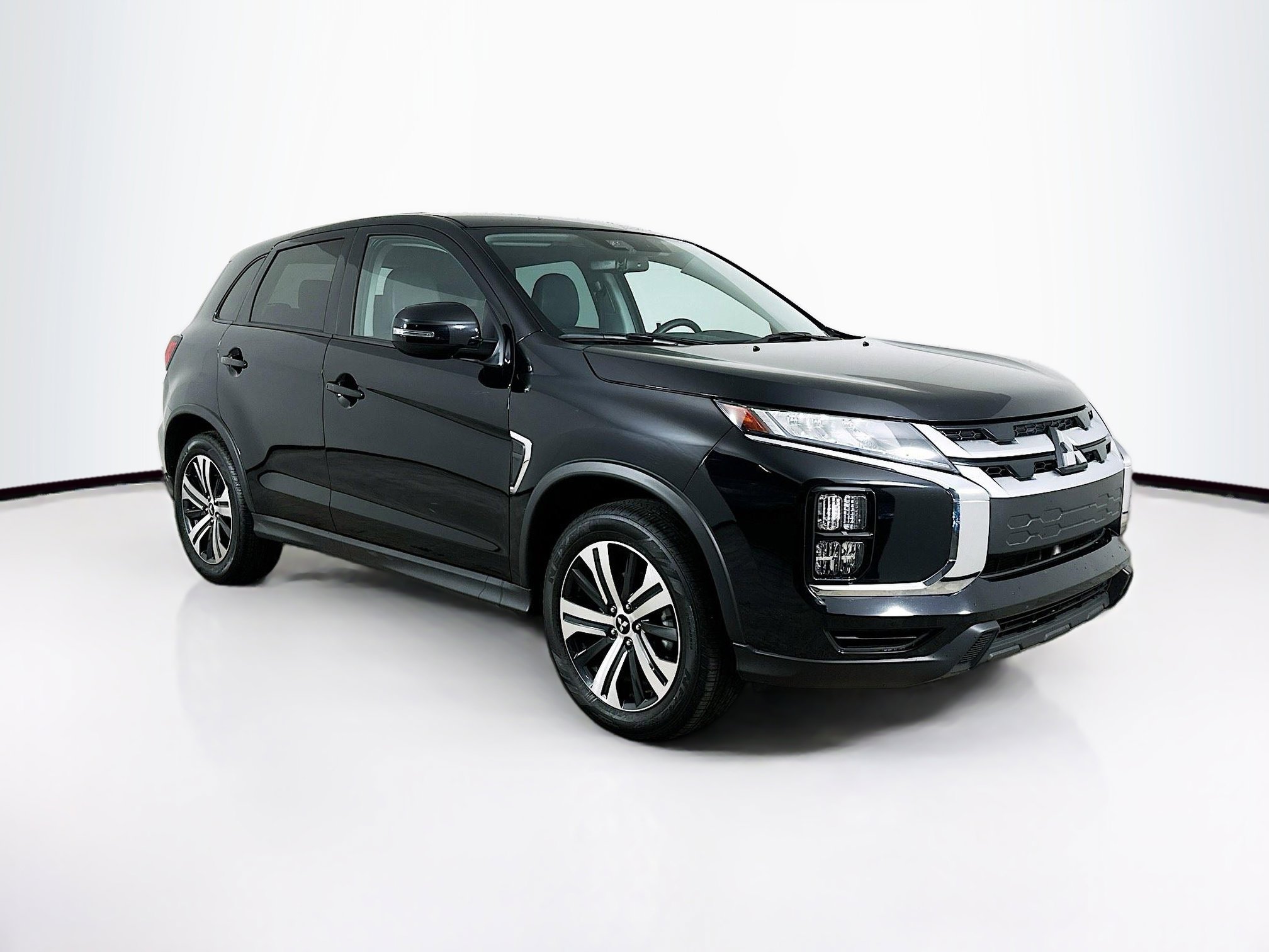 2025 Mitsubishi Outlander Sport SE's photo