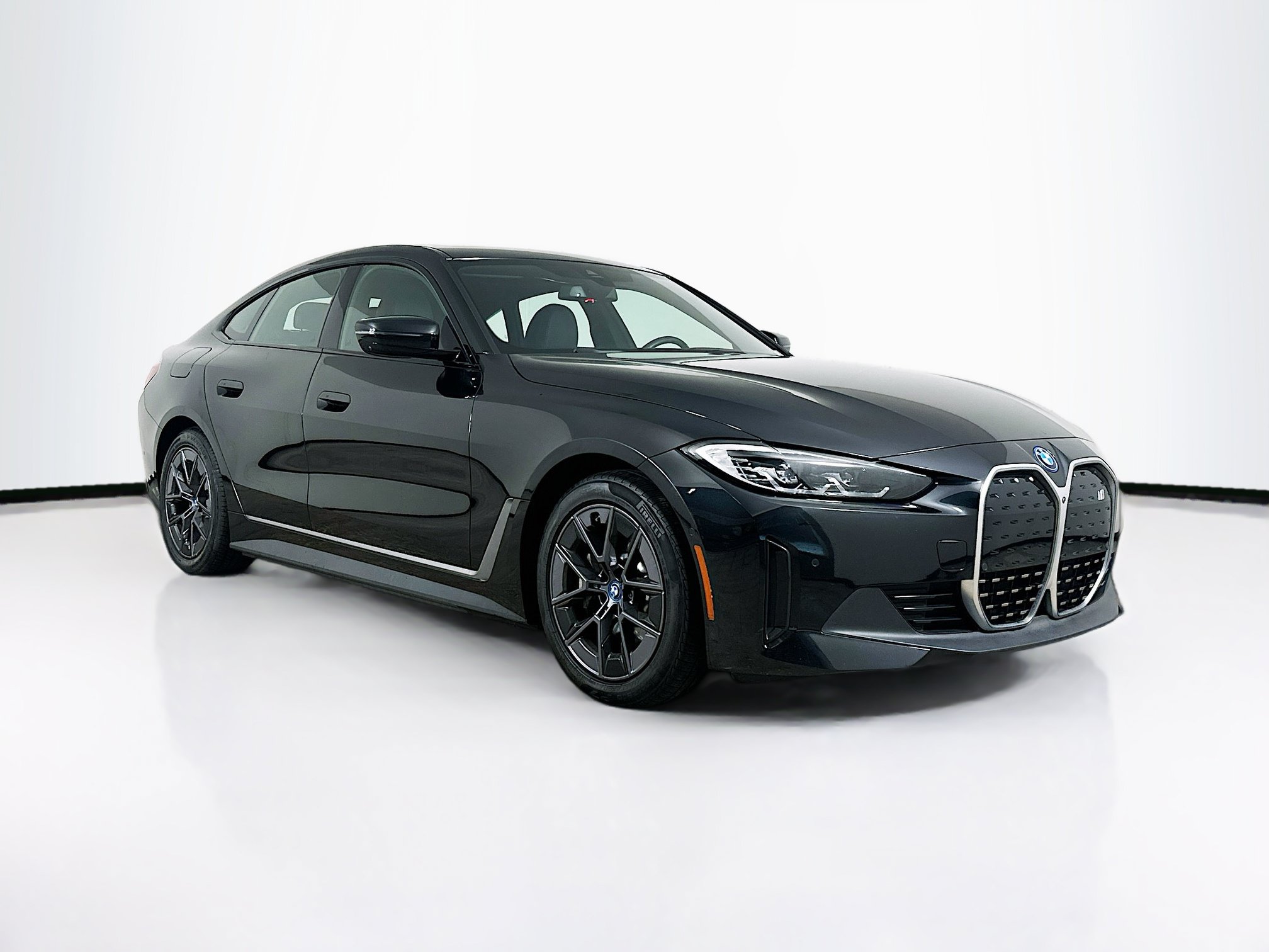 2023 BMW i4 eDrive35's photo