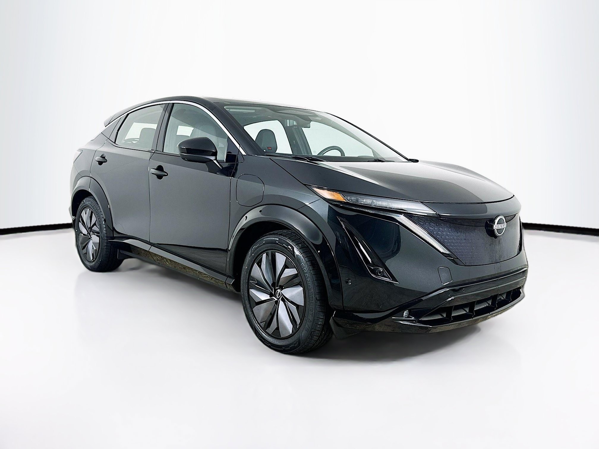 2023 Nissan Ariya Empower+ FWD's photo