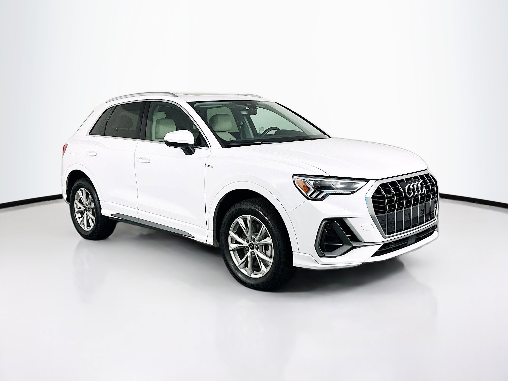 2025 Audi Q3 45 TFSI S Line Premium quattro's photo