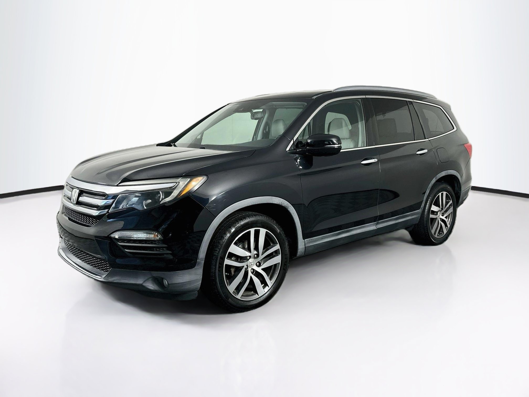 Used 2016 Honda Pilot Touring AWD Touring w/RES & Navi
