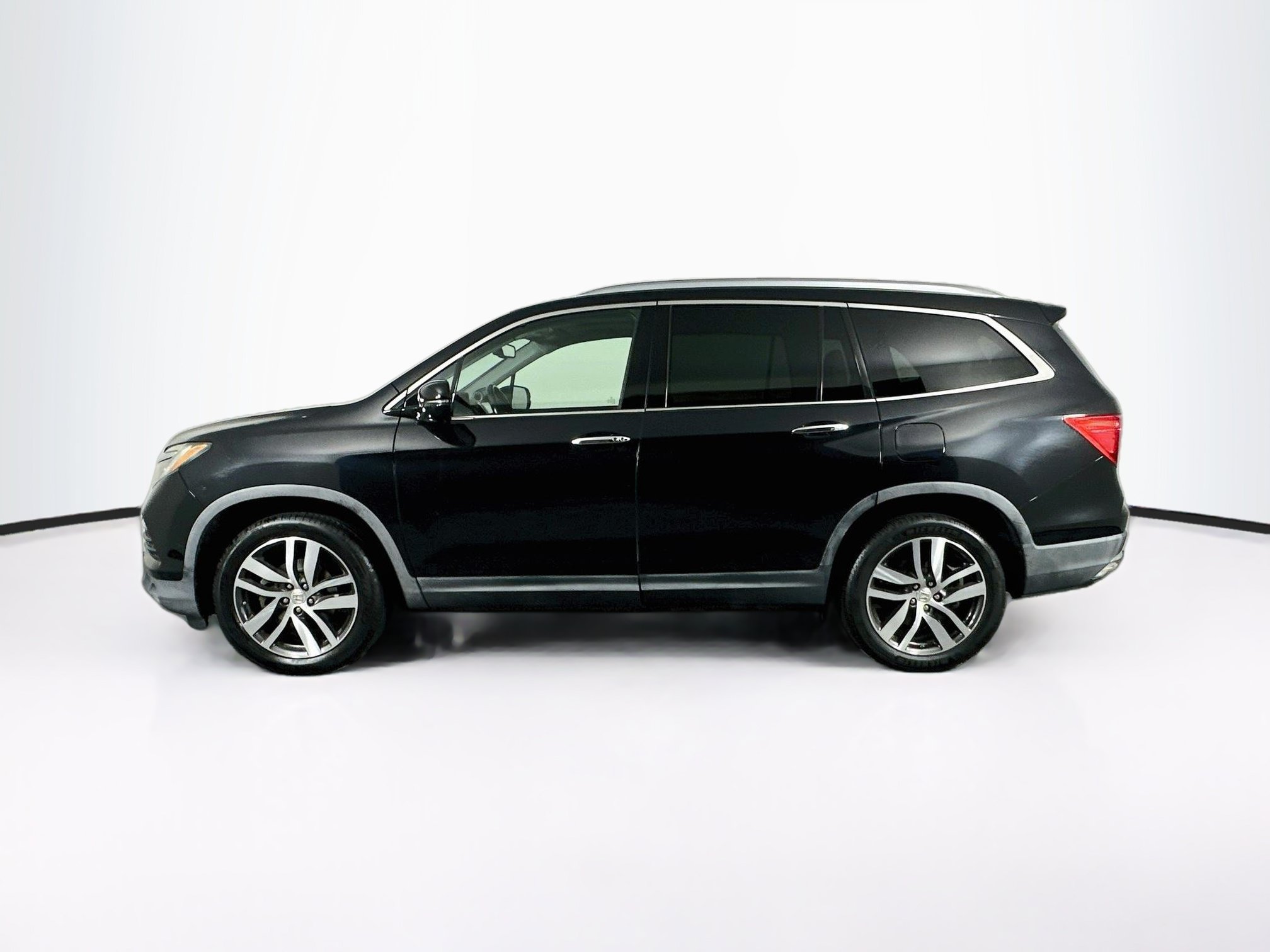 Used 2016 Honda Pilot Touring AWD Touring w/RES & Navi