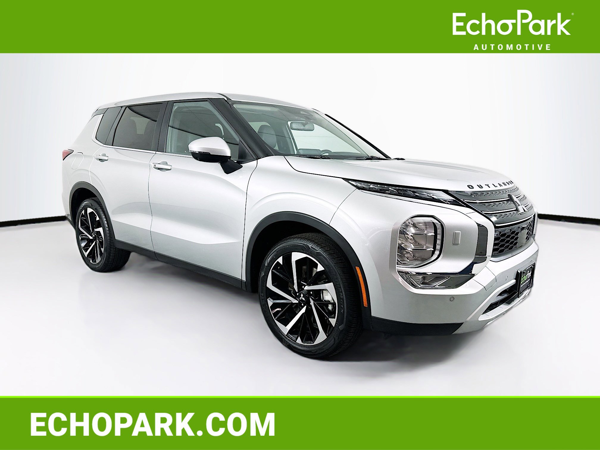 2024 Mitsubishi Outlander SE's photo