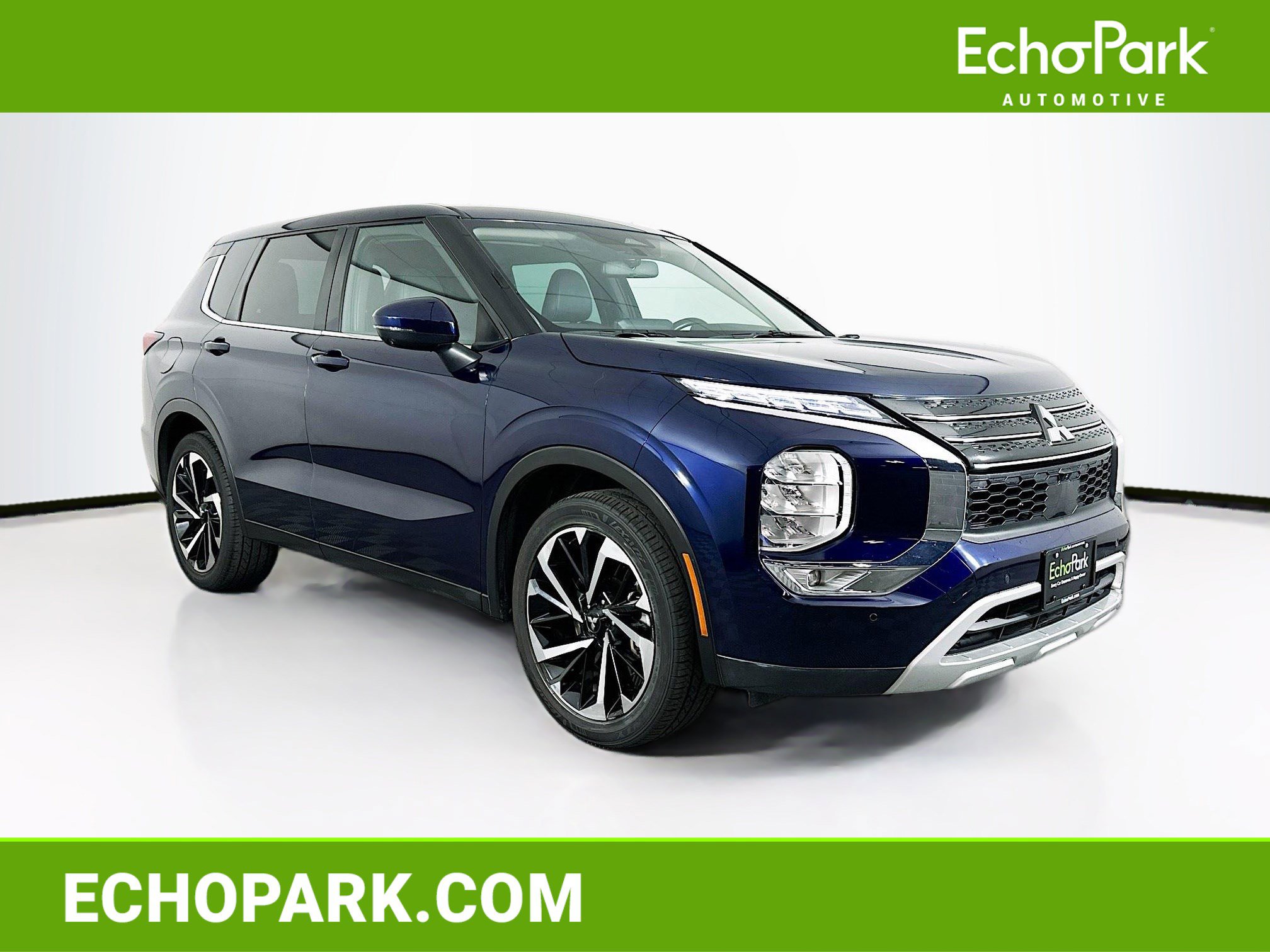 2023 Mitsubishi Outlander SE's photo