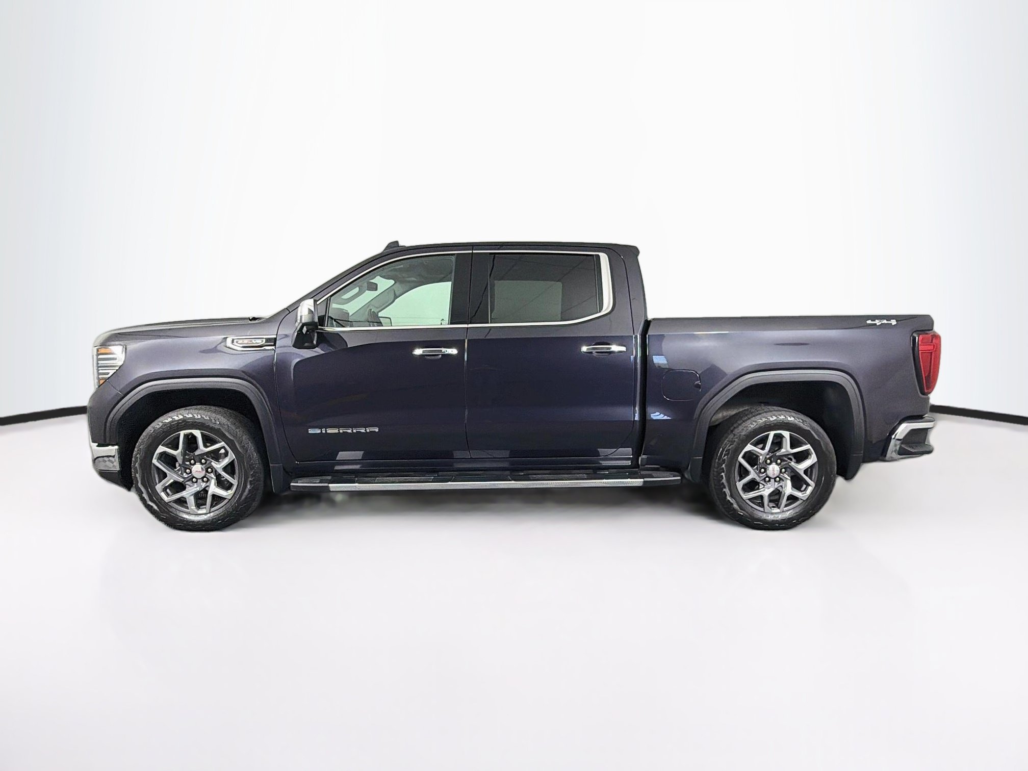 Used 2022 GMC Sierra 1500 SLT 4WD Crew Cab 147 SLT