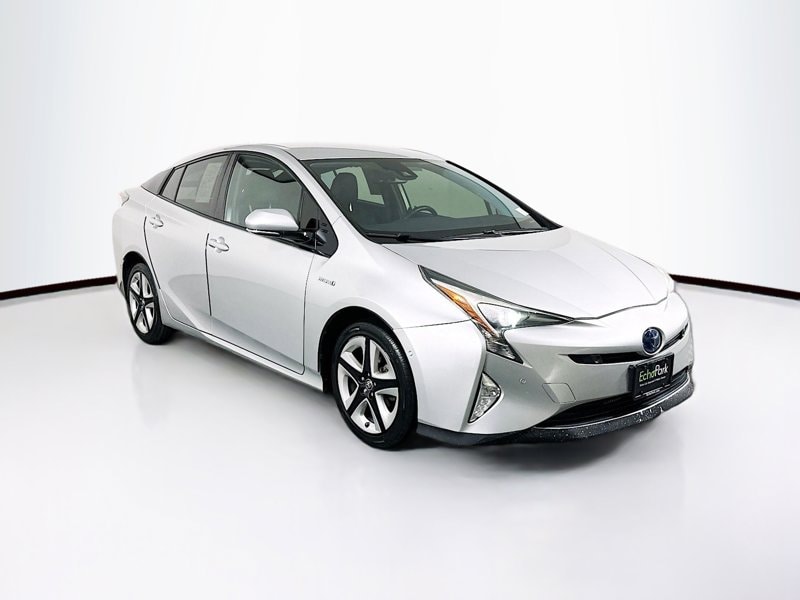 2017 Toyota Prius Three's photo