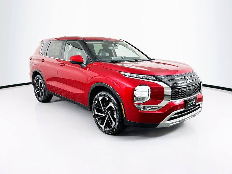 2024 Mitsubishi Outlander SE's photo