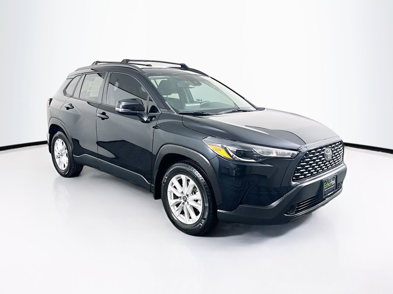 2022 Toyota Corolla Cross LE's photo