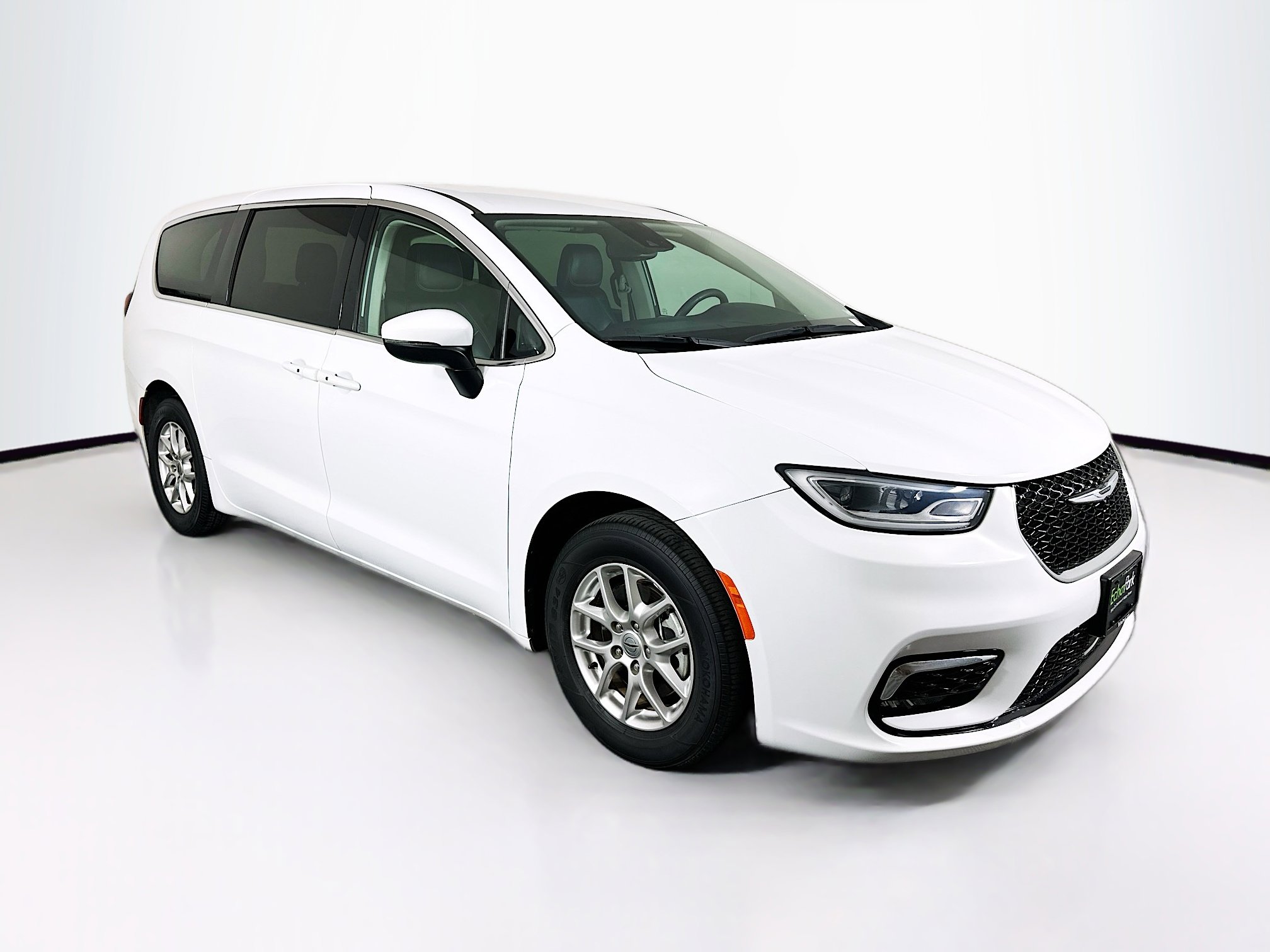 2023 Chrysler Pacifica Touring L's photo