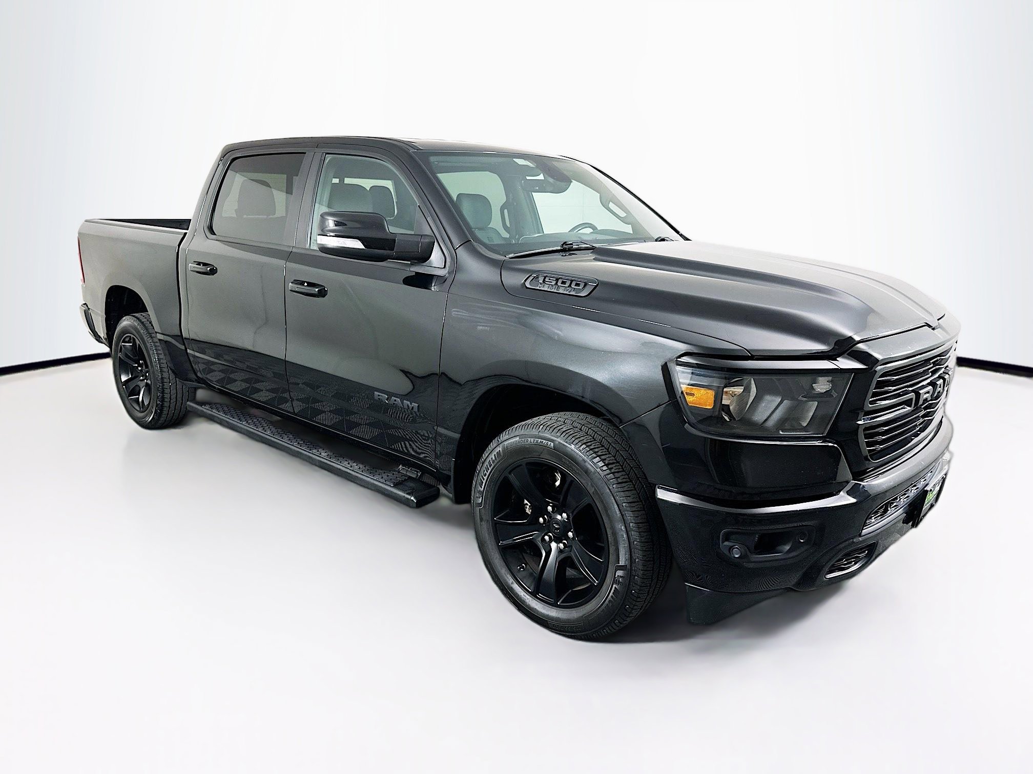 2020 RAM 1500 Big Horn/Lone Star 4x4 Crew Cab 5'7's photo