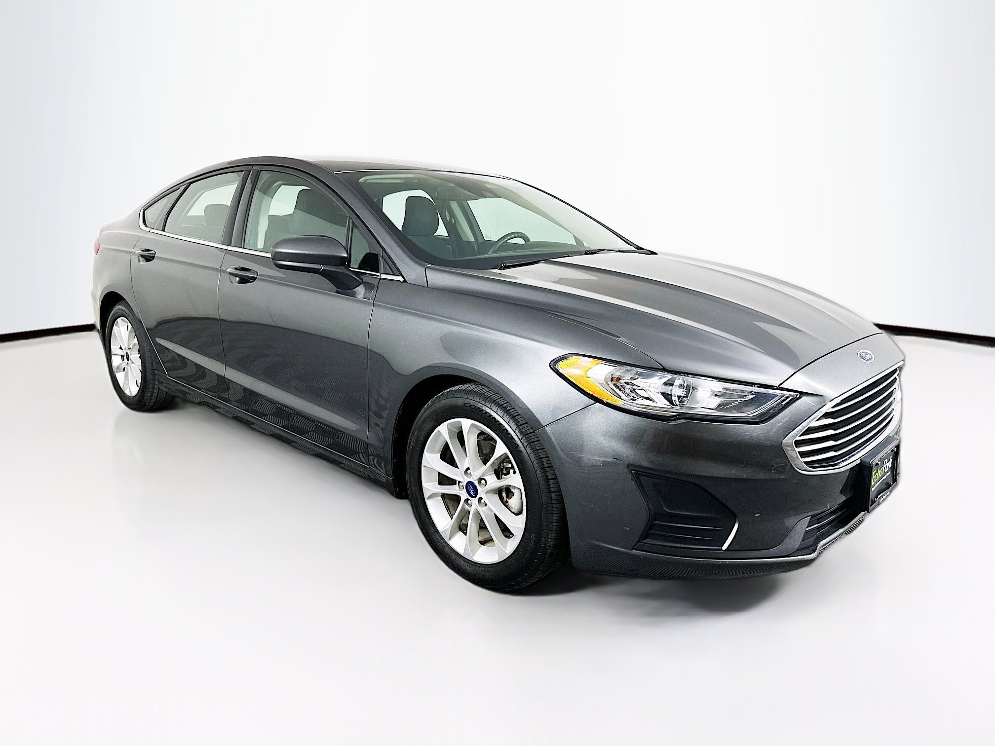 2019 Ford Fusion SE's photo