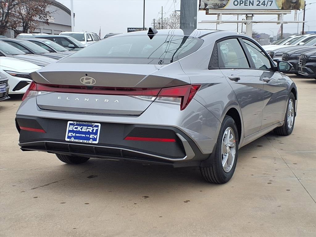 New 2026 Hyundai Elantra SE Sedan
