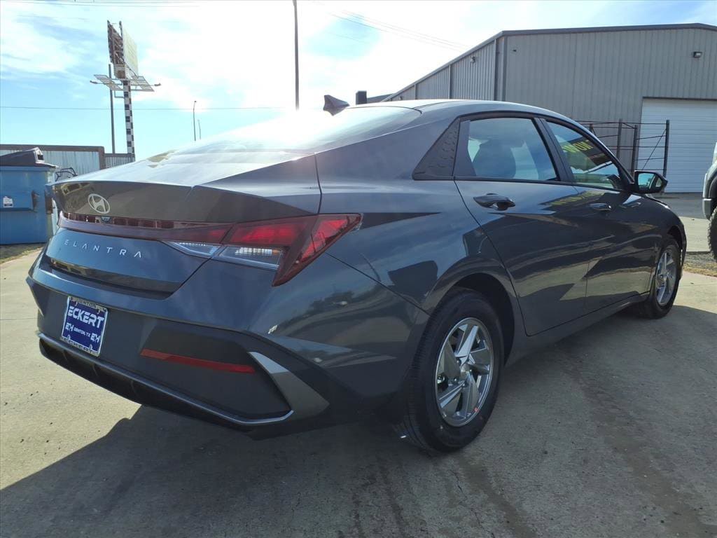 New 2026 Hyundai Elantra SE Sedan