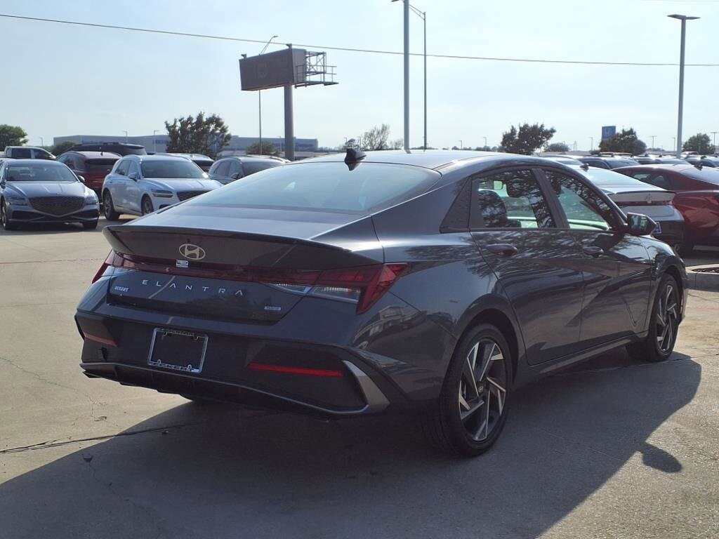 2025 Hyundai Elantra Hybrid SEL Sport photo 2