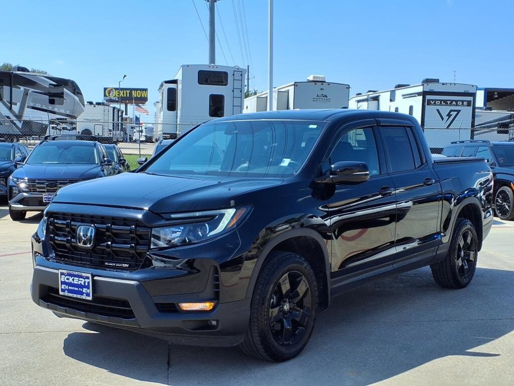 2024 Honda Ridgeline Black Edition photo 2