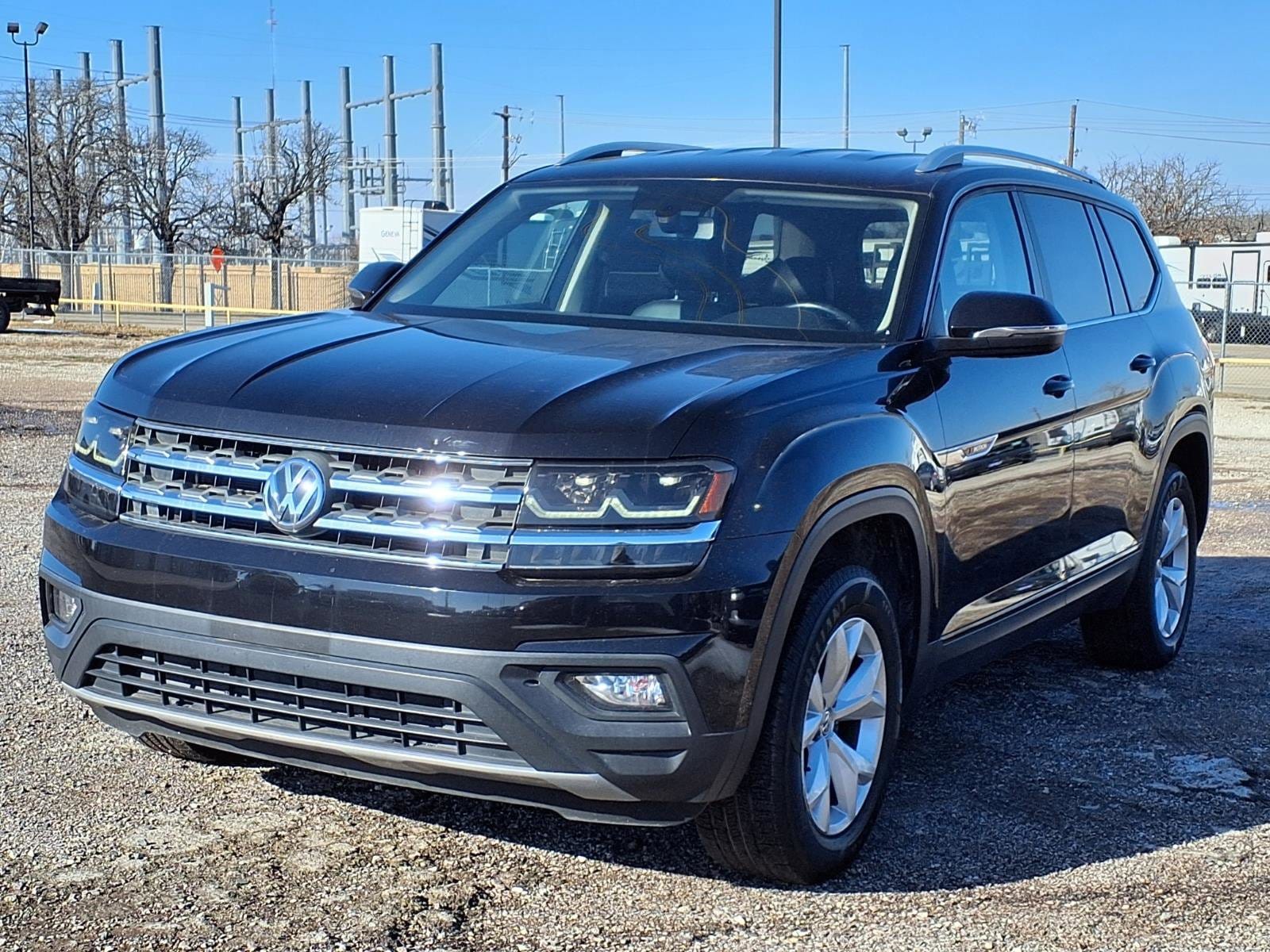 Used 2018 Volkswagen Atlas SE with VIN 1V2CR2CA1JC572017 for sale in Denton, TX