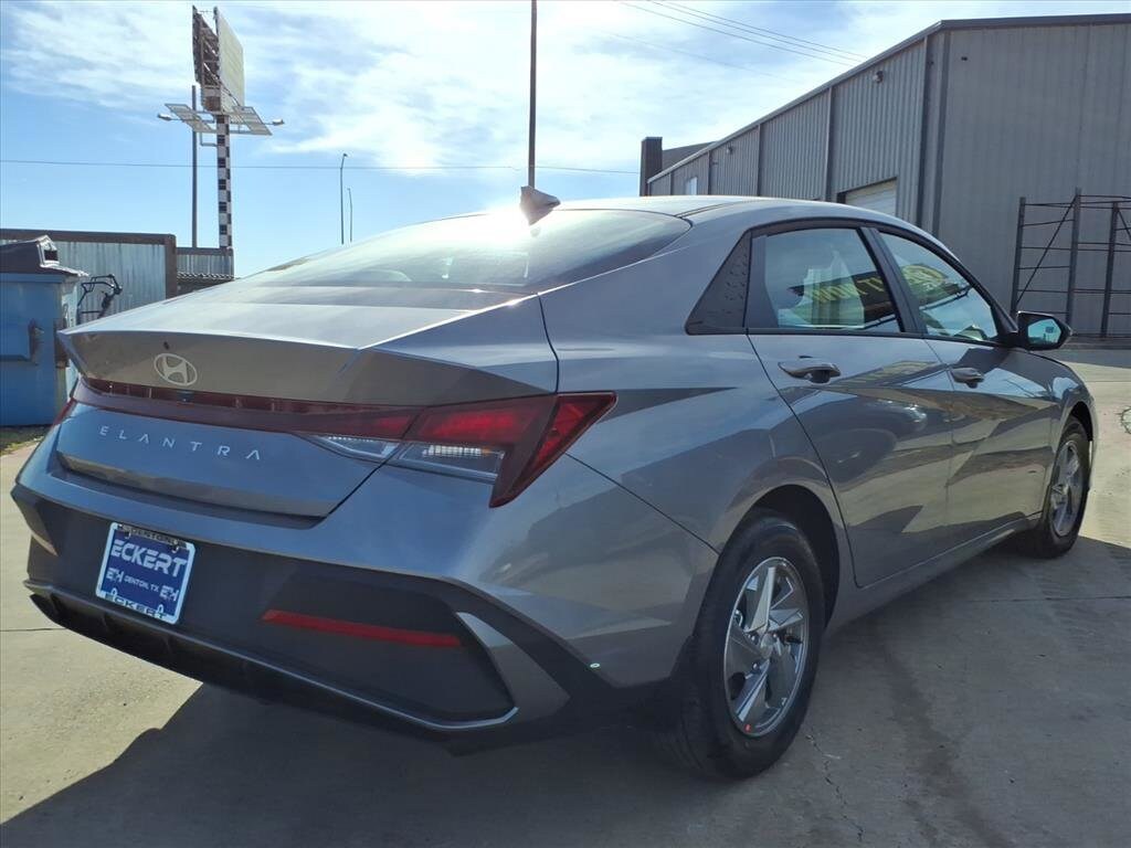 New 2026 Hyundai Elantra SE Sedan