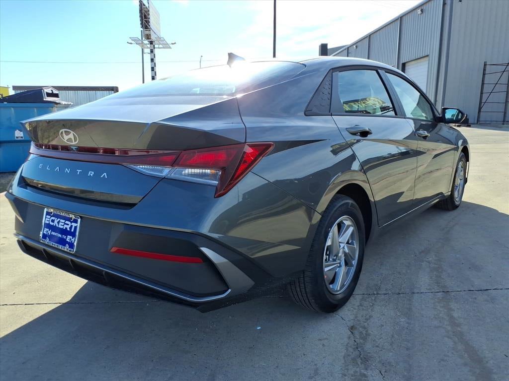 New 2026 Hyundai Elantra SE Sedan