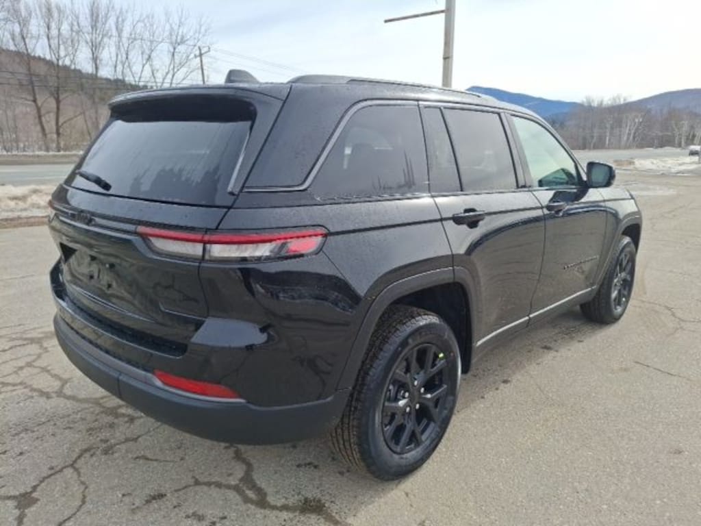New 2026 Jeep Grand Cherokee LAREDO ALTITUDE 4X4 Sport Utility