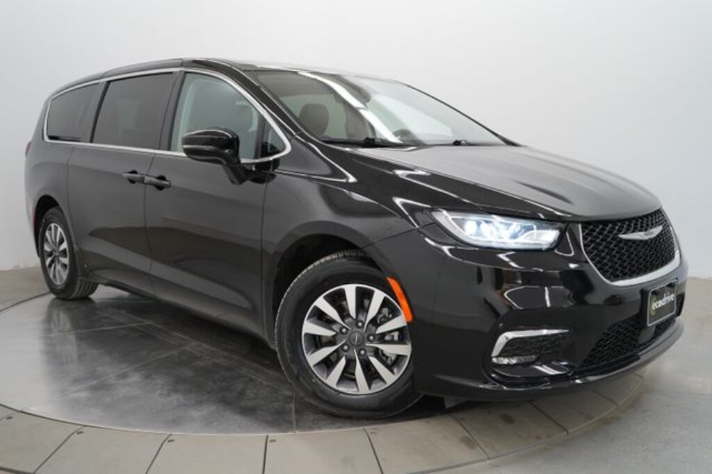 Used 2024 Chrysler Pacifica Plug-In Hybrid Select Van Passenger Van