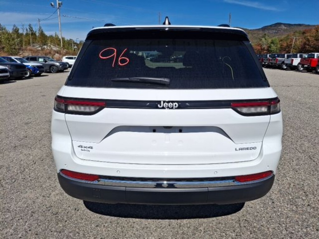 New 2025 Jeep Grand Cherokee LAREDO X 4X4 Sport Utility