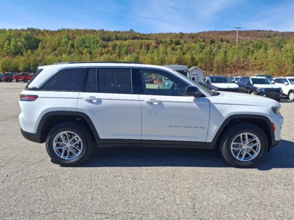 New 2025 Jeep Grand Cherokee LAREDO X 4X4 Sport Utility