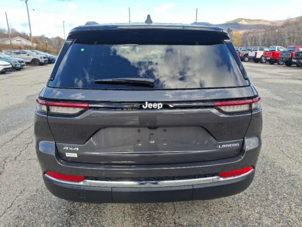 New 2025 Jeep Grand Cherokee LAREDO X 4X4 Sport Utility