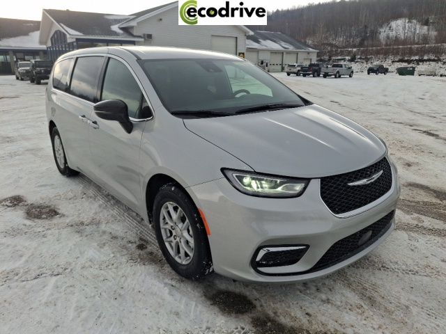 2026 Chrysler Pacifica Select's photo