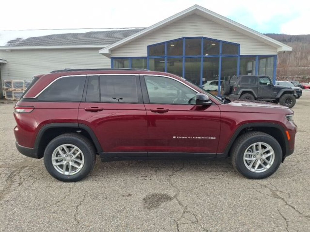 New 2025 Jeep Grand Cherokee LAREDO X 4X4 Sport Utility