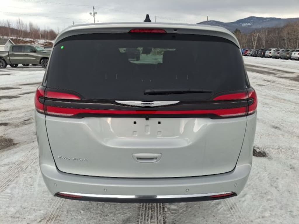 New 2026 Chrysler Pacifica SELECT Passenger Van