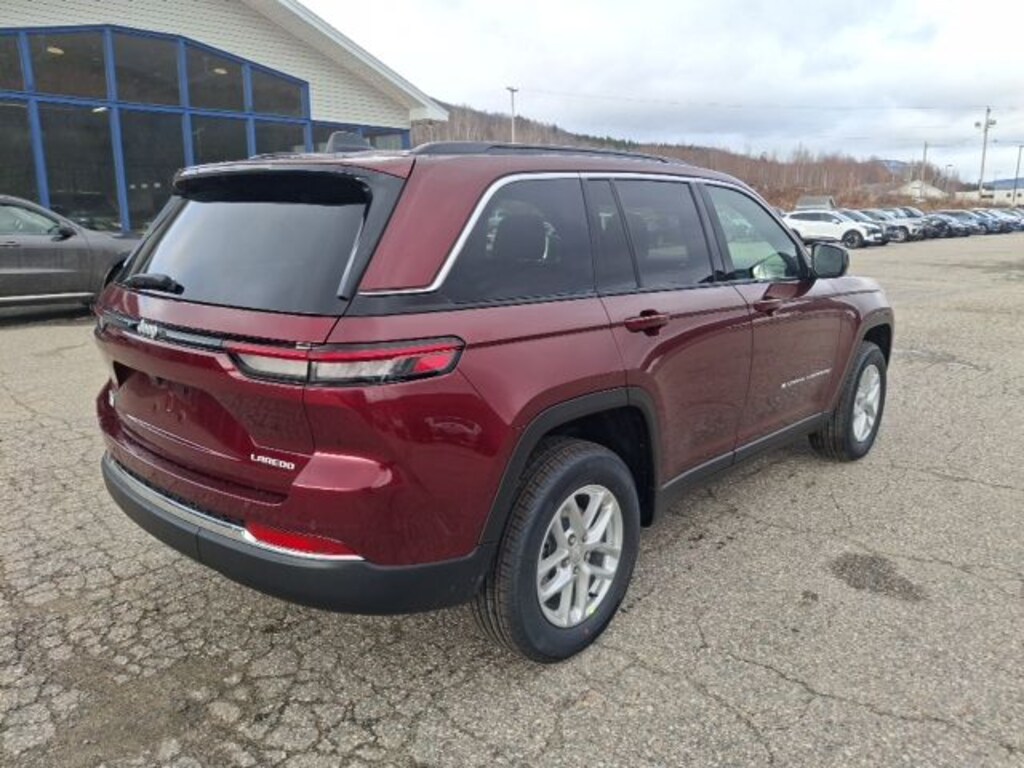 New 2025 Jeep Grand Cherokee LAREDO X 4X4 Sport Utility