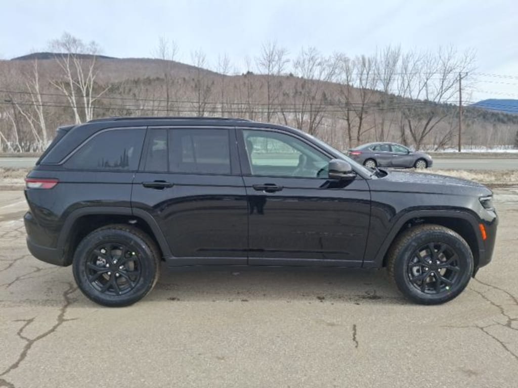 New 2026 Jeep Grand Cherokee LAREDO ALTITUDE 4X4 Sport Utility
