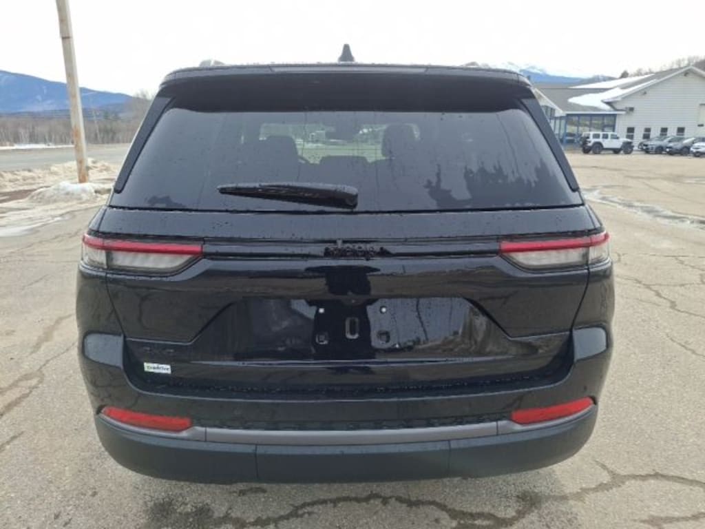 New 2026 Jeep Grand Cherokee LAREDO ALTITUDE 4X4 Sport Utility