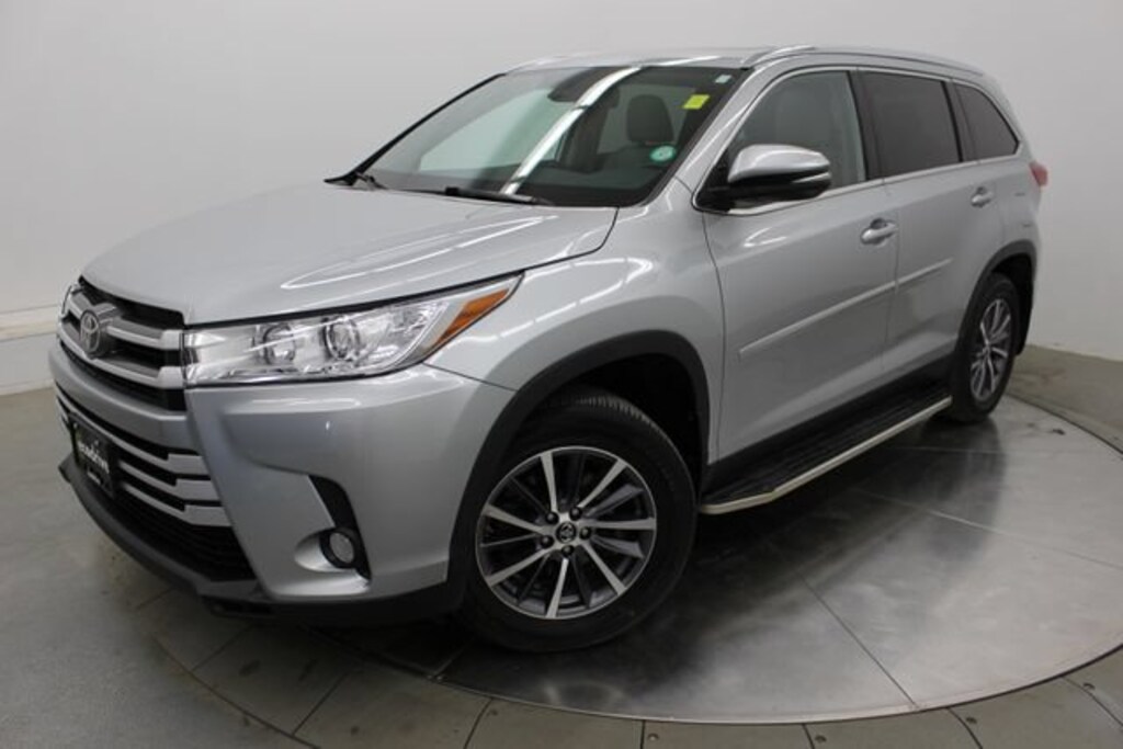 Used 2019 Toyota Highlander SE