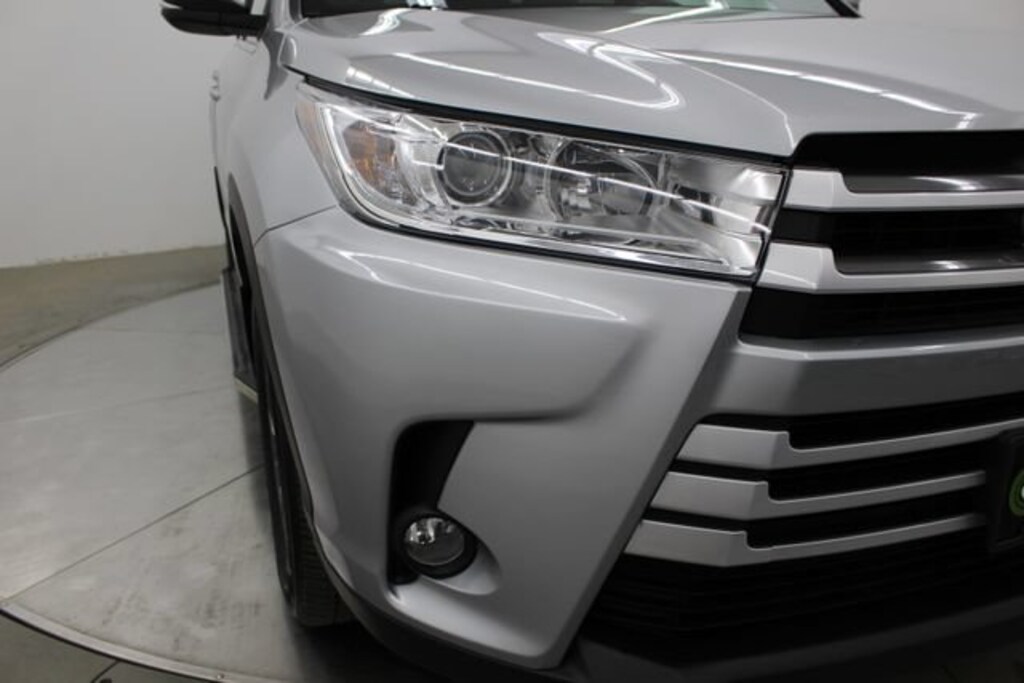 Used 2019 Toyota Highlander SE