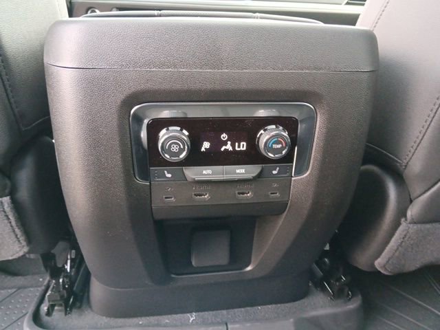 2026 Chevrolet Suburban Premier - Photo 19