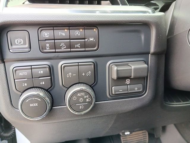 2026 Chevrolet Suburban Premier - Photo 23