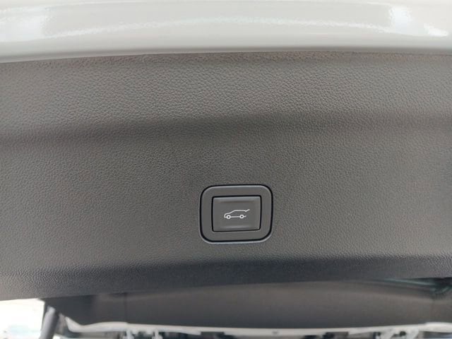 2026 Chevrolet Suburban Premier - Photo 27