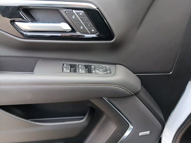 2026 Chevrolet Suburban Premier - Photo 25