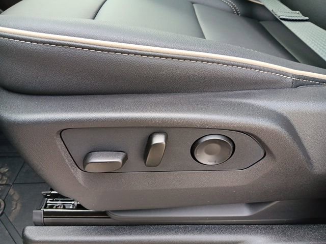 2026 Chevrolet Suburban Premier - Photo 24