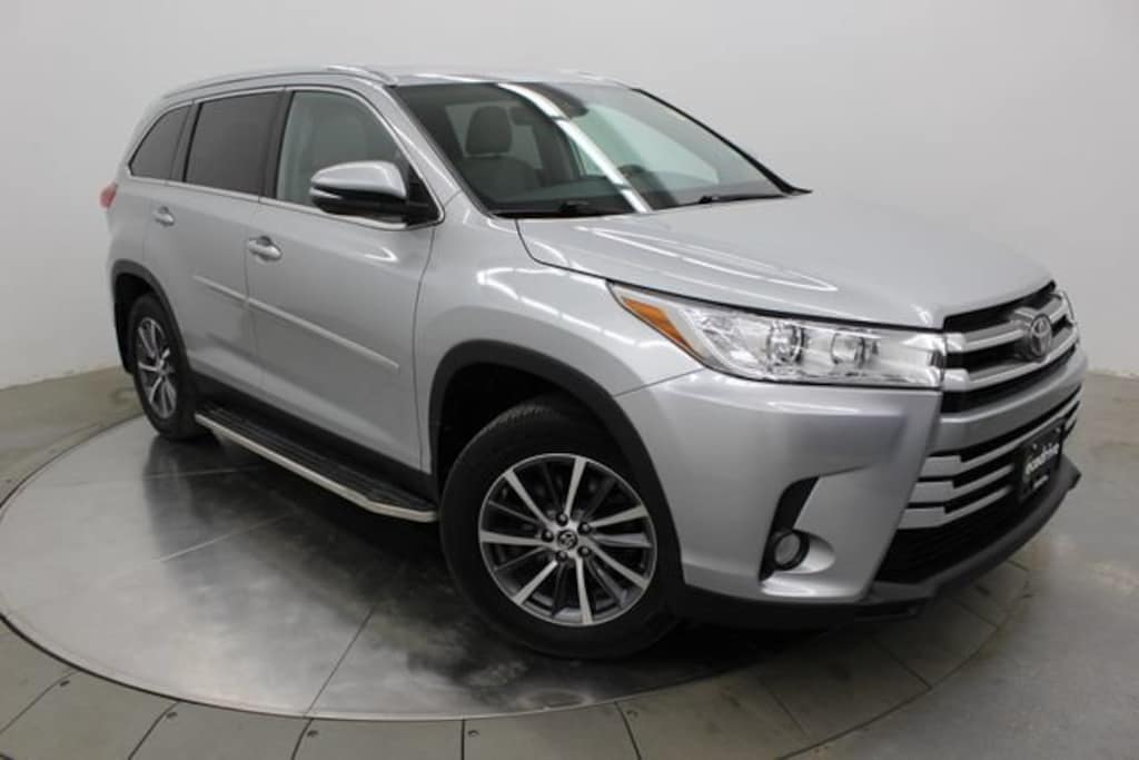 Used 2019 Toyota Highlander SE