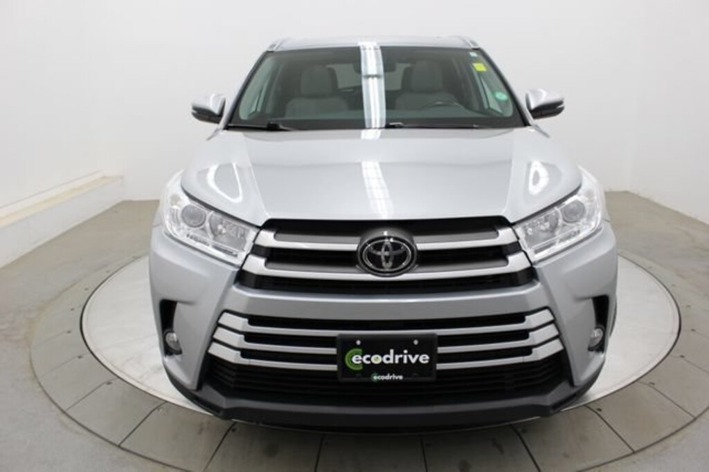 Used 2019 Toyota Highlander SE